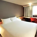 Ibis Fourmies ホテル 3*