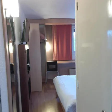 Ibis Les Etangs Des Moines Hotel 3*
