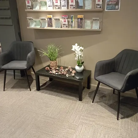 Ibis Les Etangs Des Moines 호텔