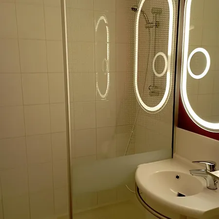 Ibis Les Etangs Des Moines 호텔