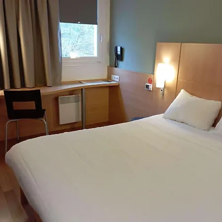 Ibis Les Etangs Des Moines Hotel