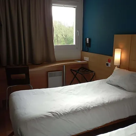 Ibis Les Etangs Des Moines