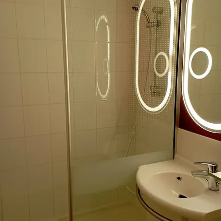 Ibis Les Etangs Des Moines מלון