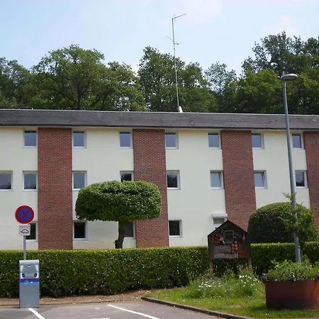 Ibis Les Etangs Des Moines 3*