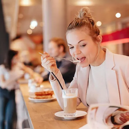 Ibis Les Etangs Des Moines 3*