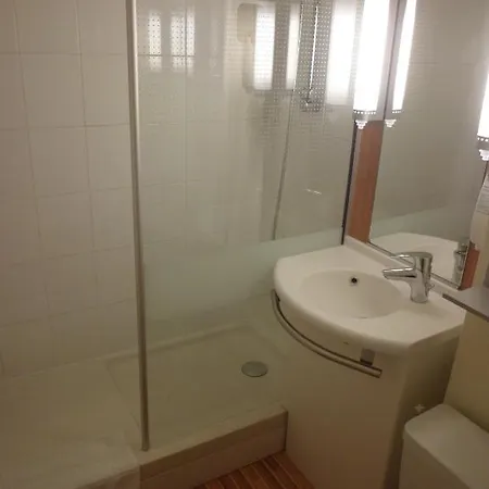 Ibis Les Etangs Des Moines 호텔