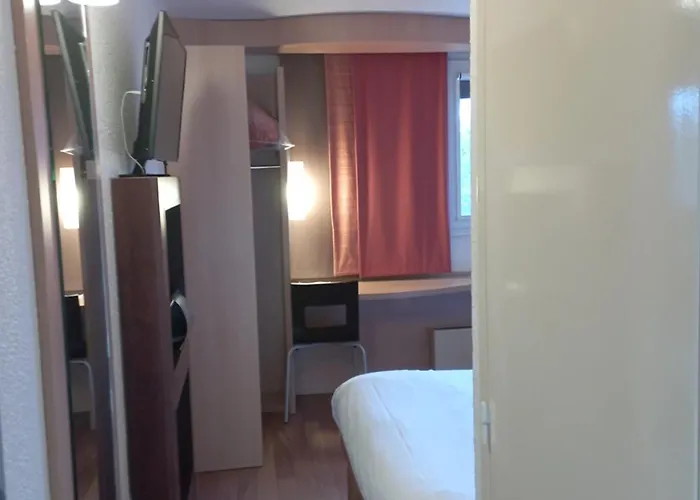 Ibis Les Etangs Des Moines Hotel 3*