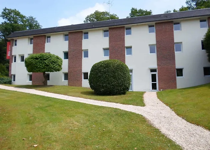 Hotel Ibis Les Etangs Des Moines 3*