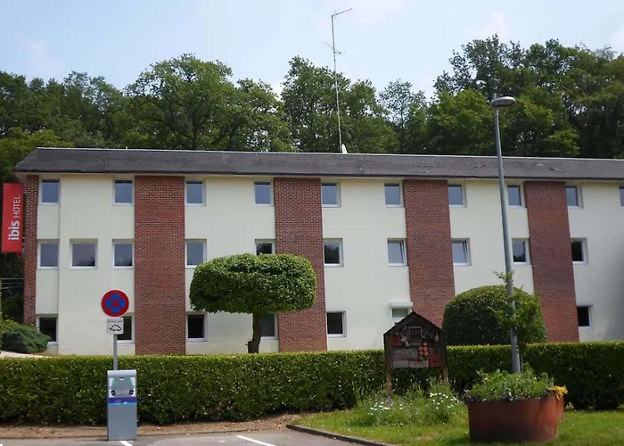 Ibis Les Etangs Des Moines 3*