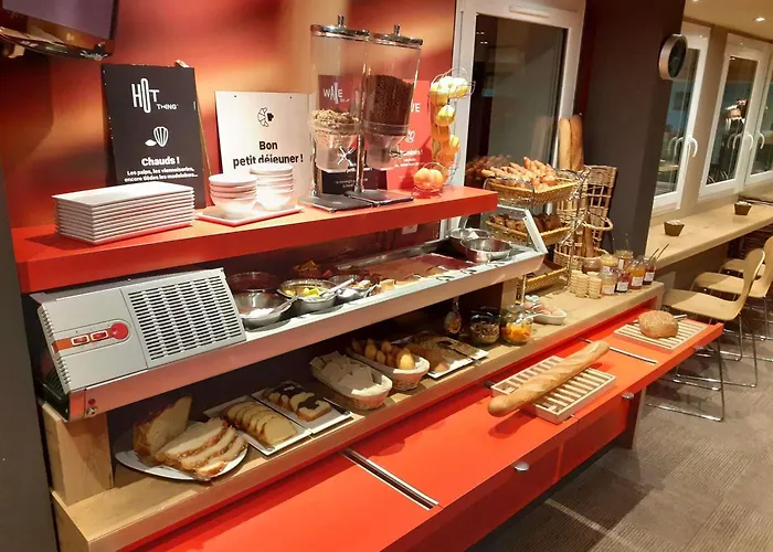 Ibis Les Etangs Des Moines 3*