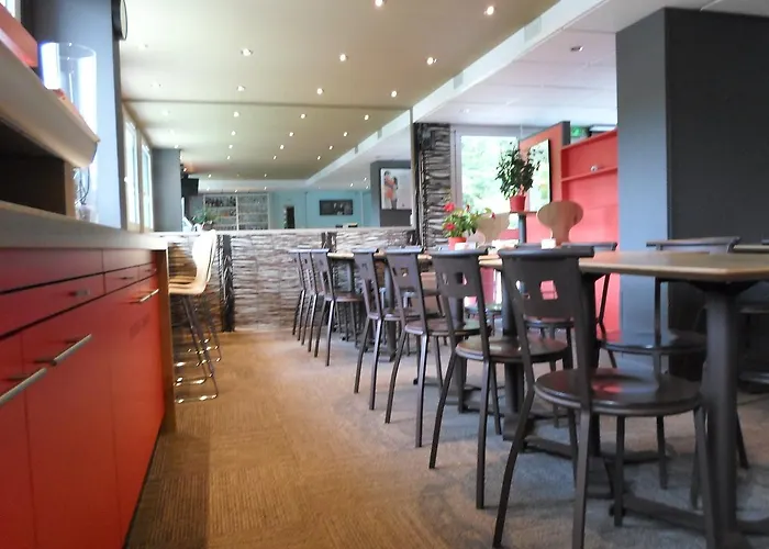 Ibis Les Etangs Des Moines 호텔